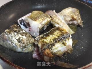 白菜豆腐炖鱼步骤4
