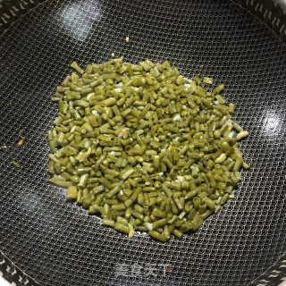 剁椒炒酸豆角步骤2