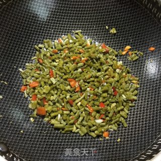 剁椒炒酸豆角步骤4