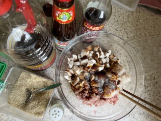 鲜菇鱼滑蒸肉饼  步骤2
