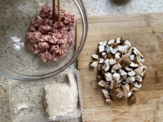 鲜菇鱼滑蒸肉饼  步骤1