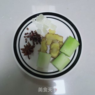 五花肉卤豆皮步骤2