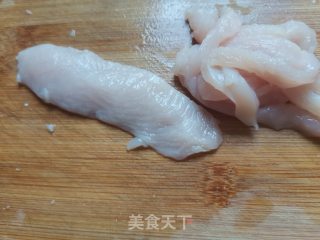 无骨鸡柳步骤1