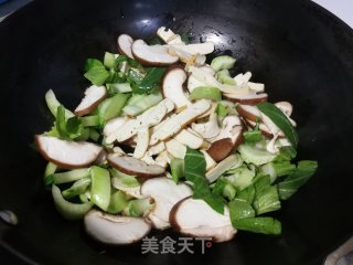 香菇青菜炒豆干步骤4