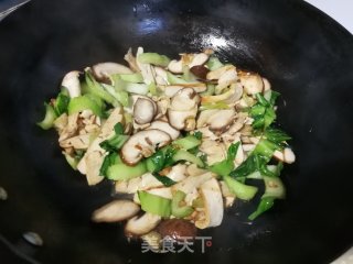香菇青菜炒豆干步骤5