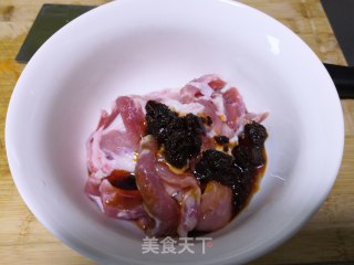 老干妈粉蒸肉步骤2