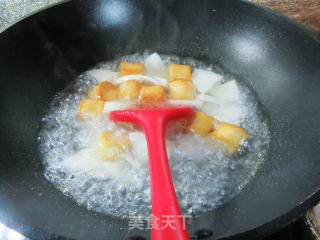 干贝烧煮萝卜青菜步骤3