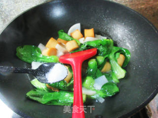 干贝烧煮萝卜青菜步骤6