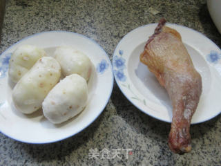 腊鸡腿蒸香芋步骤1