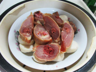 腊鸡腿蒸香芋步骤7