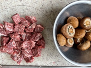 芥末牛肉粒步骤1 芥末牛肉粒步骤1