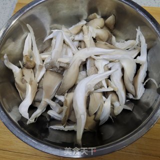 白菜炒蘑菇步骤3