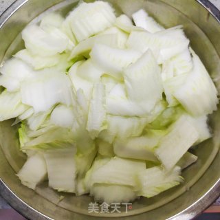 白菜炒蘑菇步骤2