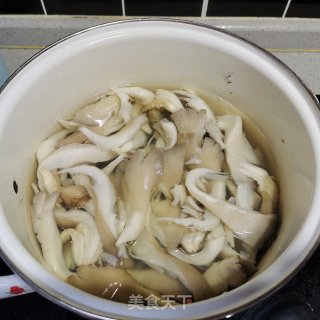 白菜炒蘑菇步骤4
