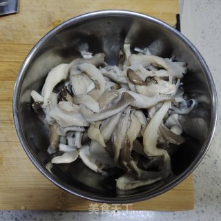白菜炒蘑菇步骤5