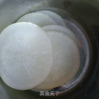 蒸白萝卜肉卷步骤2