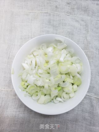 嫩滑鲜香酱油炒蛋步骤2