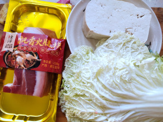 火腿炖白菜豆腐步骤1 火腿炖白菜豆腐步骤1