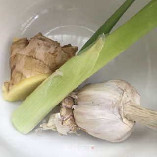 火腿炒手撕包菜步骤2