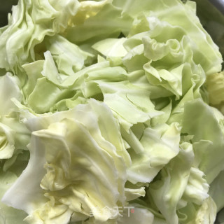火腿炒手撕包菜步骤1