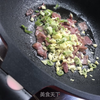 火腿炒手撕包菜步骤6