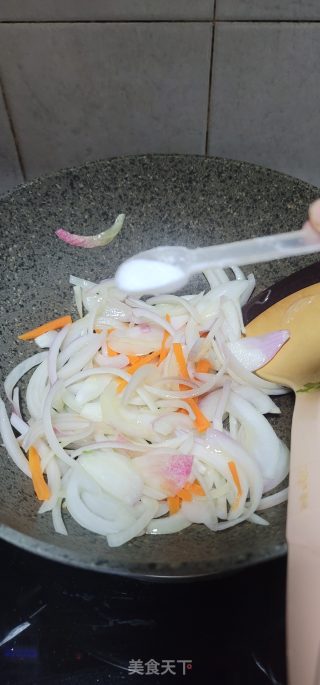 牛肉炒白洋葱步骤6
