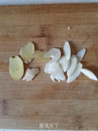 双椒炒肥肠步骤3 双椒炒肥肠步骤3