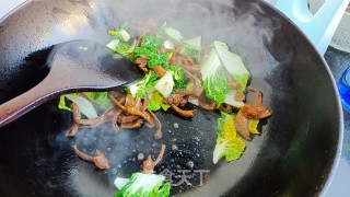 极简不失美味——榛蘑炒奶白菜步骤8
