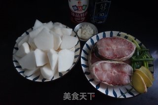 萝卜炖鱼步骤1