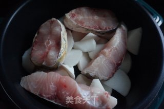 萝卜炖鱼步骤3