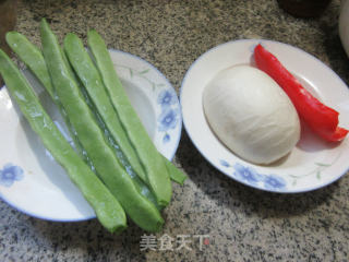 油豆角炒萝卜步骤1