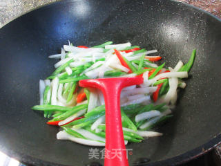 油豆角炒萝卜步骤6