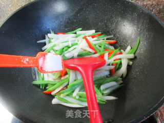 油豆角炒萝卜步骤7