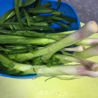 油渣青蒜炒豆皮步骤3 油渣青蒜炒豆皮步骤3