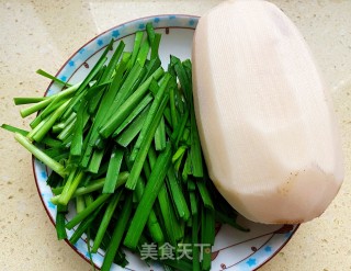 韭菜炒莲藕丝步骤1