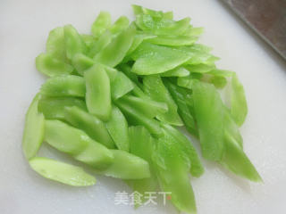 香卤鸭肫炒莴笋步骤4
