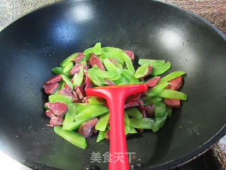 香卤鸭肫炒莴笋步骤5