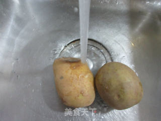 蛋饺烧土豆步骤2 蛋饺烧土豆步骤2