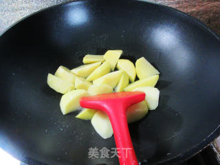 蛋饺烧土豆步骤4 蛋饺烧土豆步骤4
