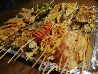 在家做炸串儿、鸡翅和猪排，搭配啤酒完美了步骤7