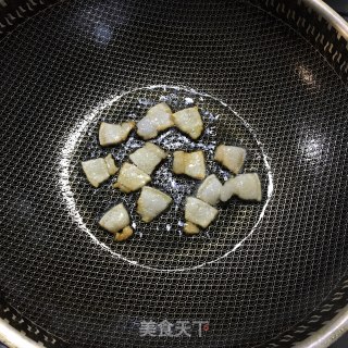 肉片炒菱角步骤1 肉片炒菱角步骤1