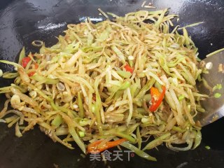 梅豆炒白萝卜丝步骤4