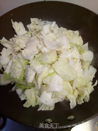 白菜肉丸炖粉条步骤2 白菜肉丸炖粉条步骤2