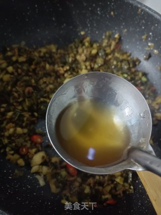 肉末炒酸菜步骤6