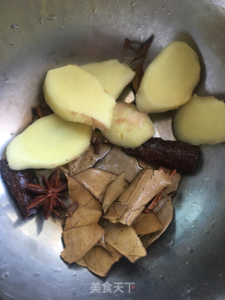 花菇腐竹焖猪手步骤2