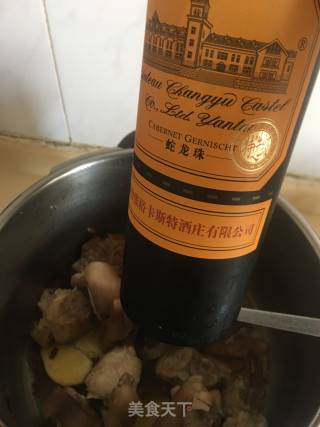 花菇腐竹焖猪手步骤6