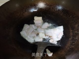 回锅肉炒辣椒步骤2