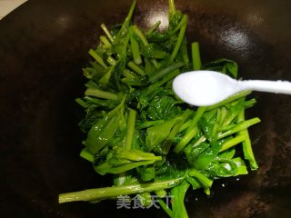 小炒白菜苔步骤4