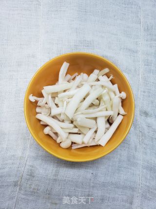 低卡营养海鲜菇丝瓜炒蛋步骤4