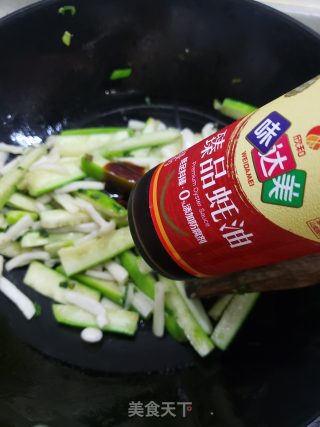 低卡营养海鲜菇丝瓜炒蛋步骤11